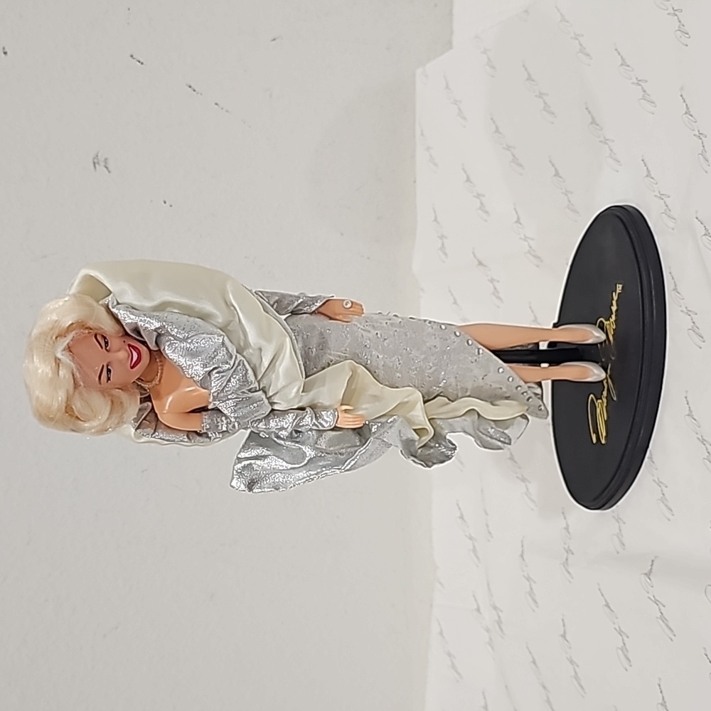 Vintage Marilyn Monroe 1993 Collectible Doll by DSI - Picture 2 of 12